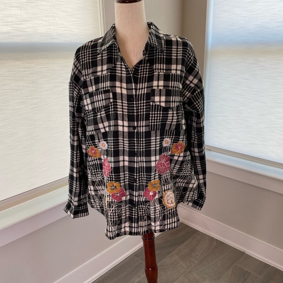 Savanna Jane Plaid Embroidered Flannel Button Down Blouse top Size Large - Picture 1 of 6